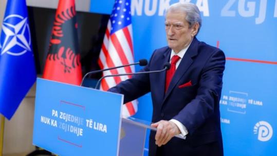 Masakra e 21 janarit/ Berisha shpik skenar të ri: Protestuesit qëlluan me plumba drejt meje, Garda zbatoi ligjin (VIDEO)