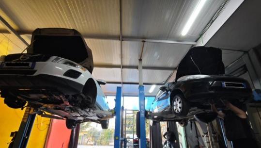 Makina e vjedhur në Angli zbulohet në Tiranë! Pronari i servisit vihet nën hetim