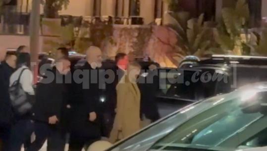 Vlorë/ Përfundon darka mes Ivanka Trump dhe kryeministrit Rama, largohen së bashku në një automjet (VIDEO)