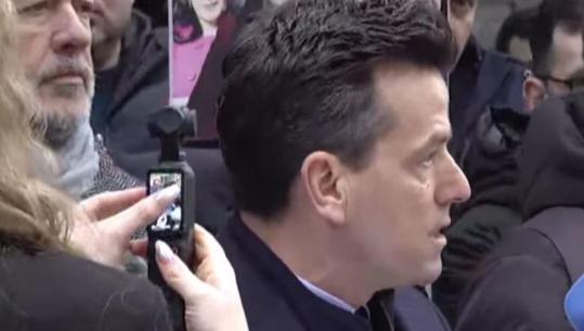 Seanca për Ballukun, Shehaj protestë para Kushtetueses: Gjykata të jetë me qytetarët, jo me të korruptuarit