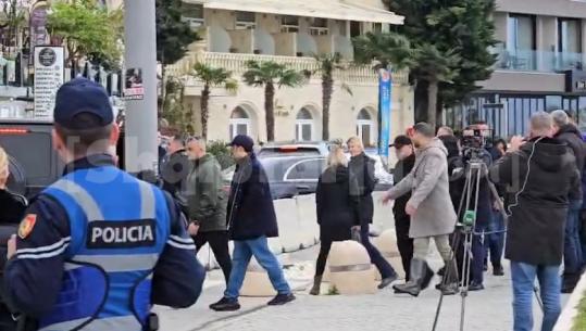 Vajza e Donald Trump vijon vizitën në Vlorë, nën masa të rrepta sigurie udhëton drejt Zvërnecit 