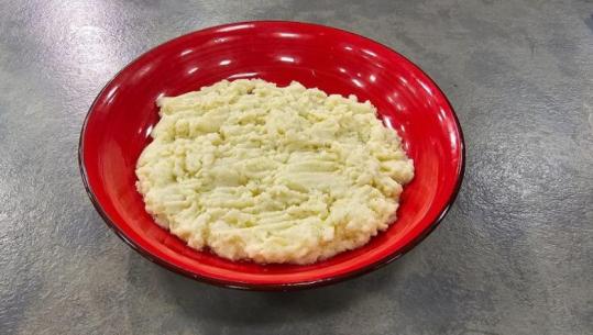 Kajmak me miell misri dhe djathë nga zonja Albana