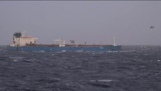 Franca ndalon në Mesdhe një cisternë nafte ruse, Macron paralajmëron: Nuk do të lëmë asnjë të kalojë!