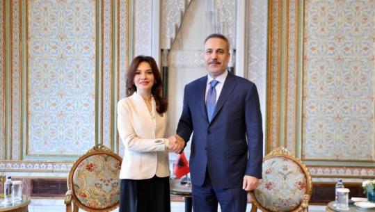 Spiropali vizitë në Stamboll, pritet nga ministri i Jashtëm turk: Partneriteti strategjik mes dy vendeve është në rritje! Bashkëpunim për Samitin e NATO-s në Tiranë