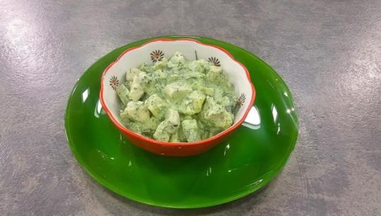 Sallatë e ftohtë me patate dhe mish pule nga zonja Albana