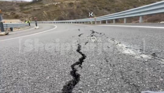 Çahet aksi rrugor Qukës - Qafë Plloçë në kthesën e fshatit Trebinjë, qarkullimi i mjeteve orientohet në një korsi