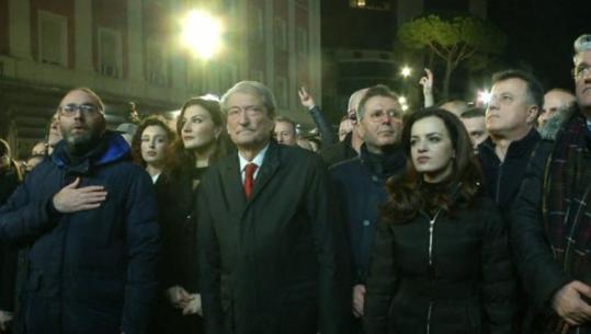 LIVE TV- PD protestë para Kryeministrisë, Berisha iu bashkohet militantëve! Kryeministria në ‘rrethim’ nga Policët