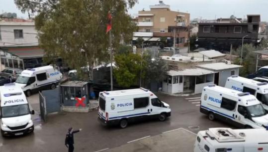 Dalin pamjet e operacionit, si u transferuan 142 persona nga Burgu i Fushë-Krujës drejt Peqinit e Durrësit (VIDEO)