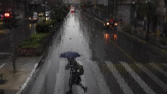 Greqia përgatitet për stuhi dhe reshje të dendura shiu, autoritetet bëjnë thirrje për kujdes!