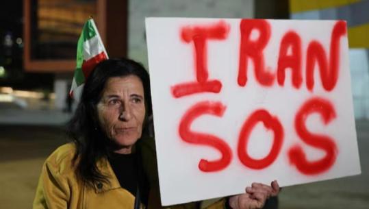 Represioni në Iran, Revista Time: Mbi 30 mijë persona u vranë në 48 orë