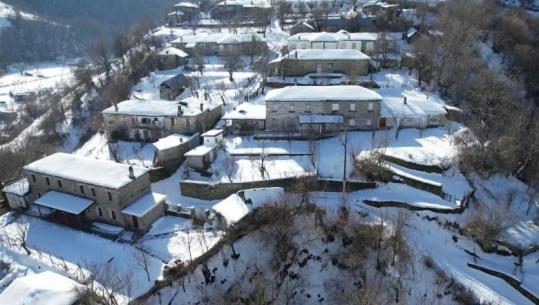 Fshatrat e Devollit të Sipërm në Korçë nën petkun e bardhë të dëborës, banorët: Turistët vijnë nga të gjitha anët për t'i vizituar 