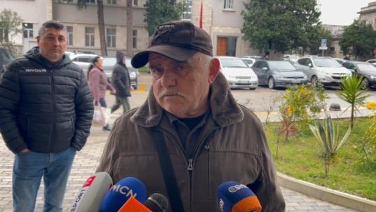 Elbasan/ Varrezat në dyert e shtëpisë, banorët në protestë! Bashkia: Banesa informale, projekti do zbatohet