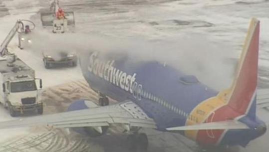 Stuhia ‘paralizon’ lëvizjen, mijëra fluturime anulohen në të gjithë SHBA-në