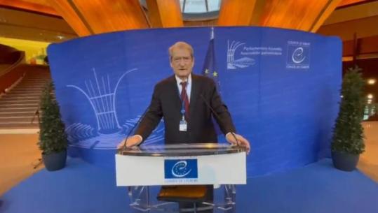 Sali Berisha shkon privatisht në Strasburg dhe i zë vendin Vokshit në Asamblenë e KiE