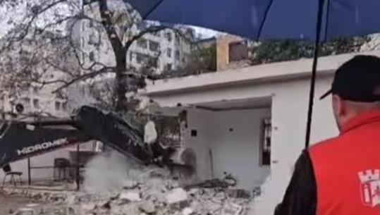 IMT në aksion për prishjen e objekteve pa leje në Tiranë: Vijon puna