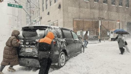 Të paktën 30 të vdekur! Stuhia e fortë dimërore mbulon SHBA-në me borë dhe akull
