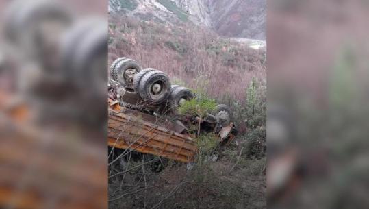 Aksidenti në Gramsh, reagojnë zjarrfikësit: Një nga operacionet më të vështira e të dhimbshme, humbja na preku të gjithëve