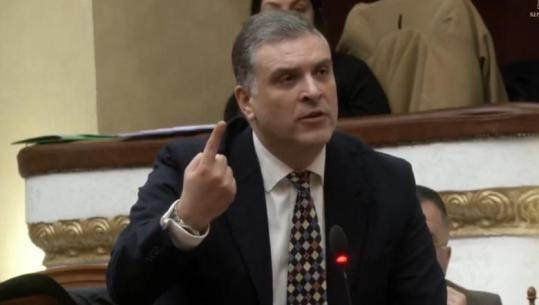 Blushi: Gazi i përdorur në protestë, me cilësi më të mirë se fjalimi i Koçiut në Kuvend! Burgosja e një minoreni nuk është humanizëm