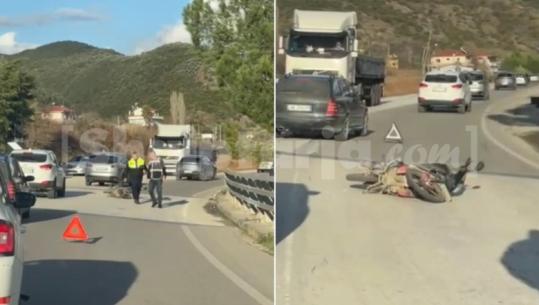 Aksident në aksin Elbasan-Peqin, mjeti përplaset me një motor, plagoset 1 person