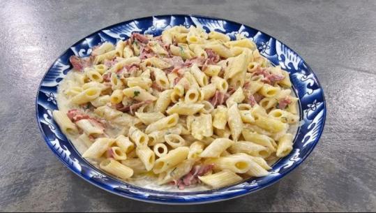 Penne me pana dhe proshutë nga zonja Albana