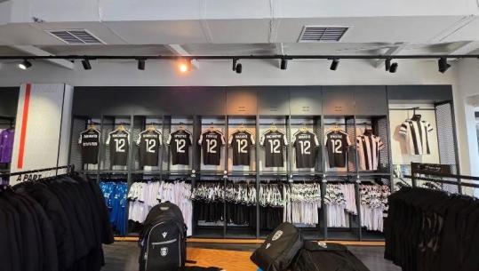 Çfarë gjesti nga PAOK-u, tetë fanella për 8 tifozët që ndërruan jetë! Simbolika e numrit 12-të