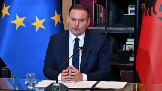 Granti i performancës, fond 20 mln euro për logjistikën e bashkive, ministri Demo: Investime në teknologji, procesi i integrimit do të sjellë dallgë të madhe