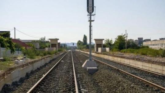 VKM/ Qeveria rrit fondin e shpronësimeve për projektin hekurudhor Durrës–Tiranë–Rinas, 377 milionë lekë shtesë për pronarët