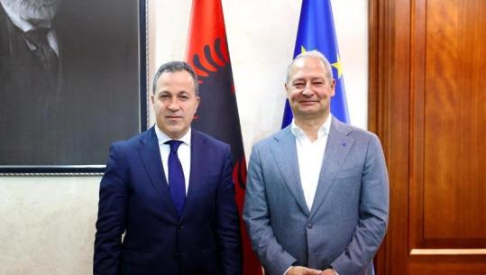 Progresi i Shqipërisë drejt anëtarësimit në BE/ Kryetari i Kuvendit takohet me raportuesin e Parlamentit Europian