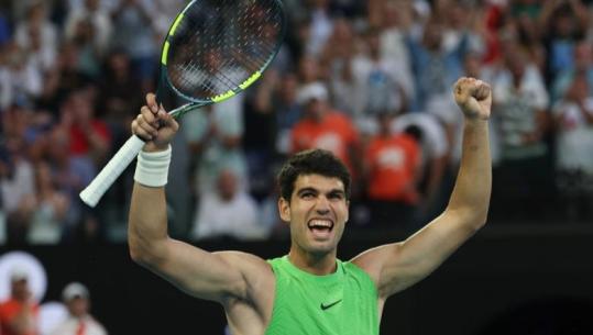 Tenis/ Alcaraz mposht 'i dëmtuar' Zverevin në ndeshjen që zgjati 5 orë e 27 minuta, shkon për herë të parë në finalen e 'Australian Open'