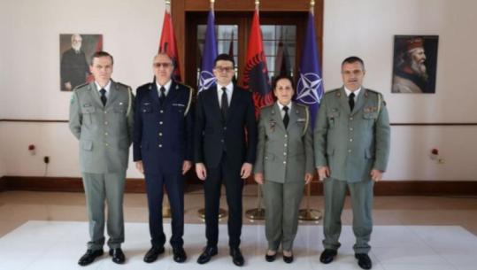 Tre gjeneralë të rinj i shtohen lidershipit të Forcave të Armatosura, ministi Vengu merr pjesë në ceremoni: Shembull frymëzimi për ushtarakët e rinj!