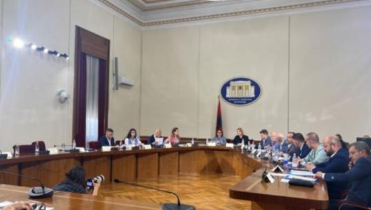 Berisha paralajmëroi bojkot të hënën, Kuvendi fut të martën për votim prishjen e formulës së barazisë te 