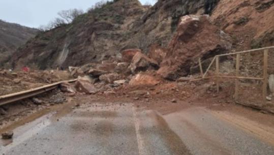 Bllokimi i rrugës Librazhd-Qafë Thanë, deputetja e PD: Ky është bilanci i “rrugëve” të Edi Ramës 