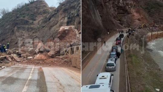 Rrëshqitjet e dheut bllokojnë aksin Librazhd–Qafë Thanë prej 3 orësh, trafik kilometrik! Ambulanca ngel në mes të rrugës, pacientja kalohet përmes lumit me barrelë (VIDEO)