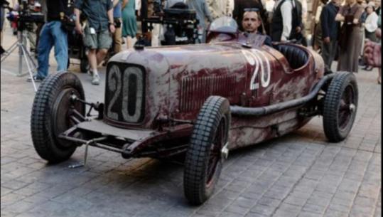 Nga garazhi në legjendë! Rikrijohen dhjetëra makina ‘Maserati’ për filmin epik, Anthony Hopkins në rol protagonist