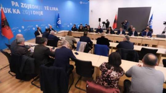 Braktisja e komisioneve për reformat, Berishës i dalin kundër edhe deputetët e vet! Çfarë ndodhi në mbledhjen me dyer të mbyllura të Grupit të PD