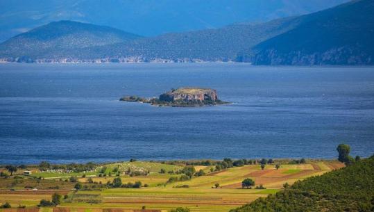 Simpoziumi shkencor për Liqenet e Prespës, ekspertë nga 3 shtete mblidhen në Korçë: Ekosistem unik në Europë! Shqetësuese rënia e nivelit të ujit