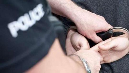 Angli/ 'Skifteri' shqiptar grabiti 31 shtëpi, prangoset nga policia në Kent (EMRI)