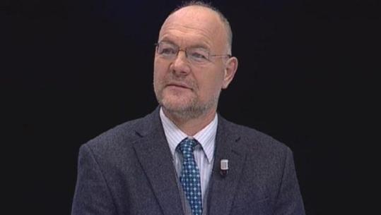 Auron Tare: Një shërbëtore pa dinjitet