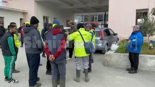 Punonjësit e fshesës në Vlorë protestojnë për pagat: Kërkojmë të drejtat tona! Kryetarja e Bashkisë: Ndërmarrjet do të shkrihen, ulim ngarkesën për punonjësit!