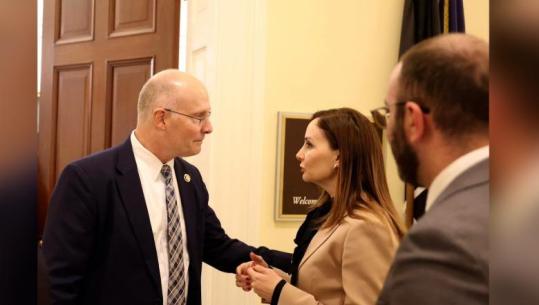 Berishën nuk e ‘shpëtoi’ as kontrata e lobimit nga non grata, deputetët opozitarë shkojnë në SHBA pa kryetarin 