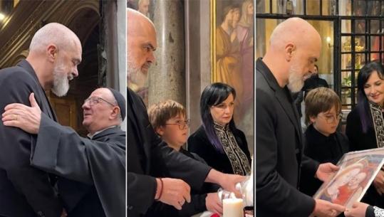 'Na udhëhiq në rrugën e së mirës, mbroje Shqipërinë'! Rama në Vatikan, bën lutje në bazilikën e Zojës së Këshillit të Mirë