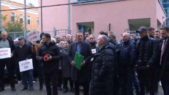 Banorët e Velipojës zhvendosin protestën kundër resortit të Ulajt para SPAK: Duam drejtësi, falsifikuan dokumentet dhe na grabitën pronat