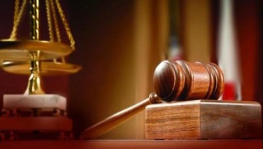 Sondazhi: 90% e shqiptarëve i duan pagat e gjyqtarëve dhe prokurorëve ashtu siç janë ose më të ulëta