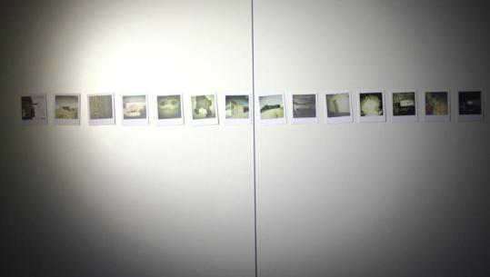 Gradishta, dëshmi me zë dhe foto të kampit të internimit! Tre artistë në gjurmët e kampit famëkeq të regjimit në Lushnjë