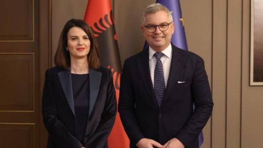 Komisioneri i BE-së Magnus Brunner ndalon në Tiranë, Albana Koçiu: Shqipëria e përkushtuar në rrugën e integrimit
