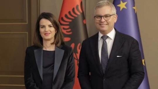 Koçiu takim me Komisionerin Europian për Çështjet e Brendshme dhe Migracionin: Shqipëria e përkushtuar në rrugën e integrimit dhe sigurinë e përbashkët