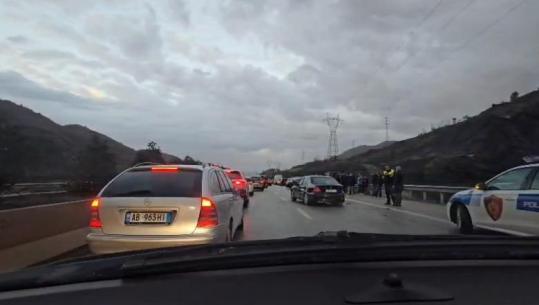Aksident në autostradën Tiranë-Elbasan, 4 makina përplasen me njëra-tjetrën