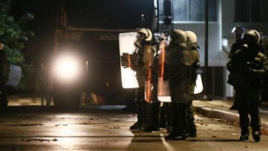 Selanik/ Përplasje të ashpra me policinë pranë kampusit universitar të qytetit! Mbi 300 të ndaluar