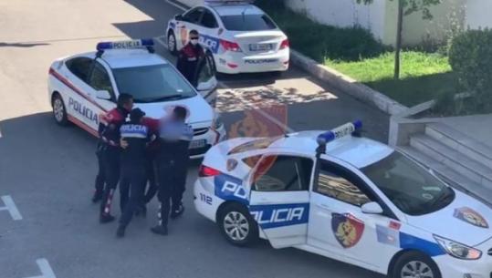 Plagosi me thikë një person në Tiranë, arrestohet 30-vjeçari (EMRI)