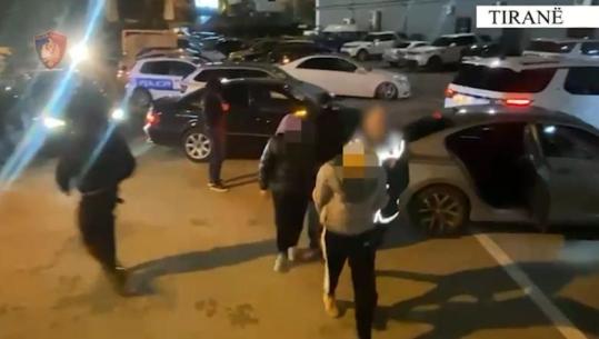 Po transportonin 5 emigrantë të paligjshëm kundrejt pagesës prej 2700 euro, arrestohen 2 të rinjtë në Tiranë